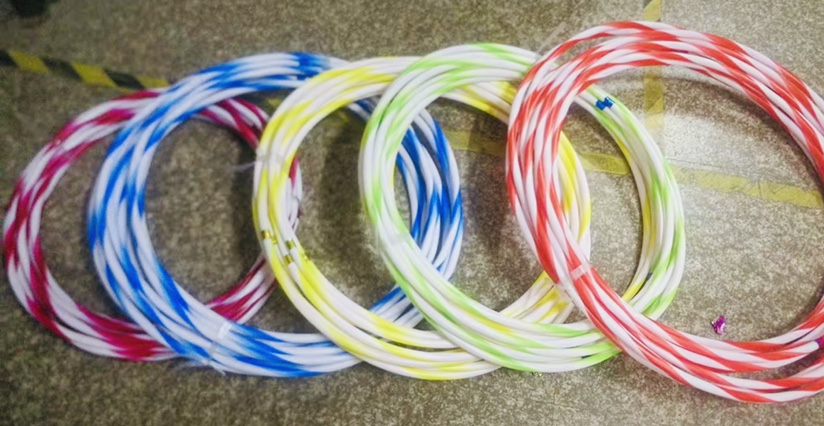 厂家直销儿童呼啦圈批发塑料呼啦圈彩色健身塑料小呼啦圈1.,9双色60com直径