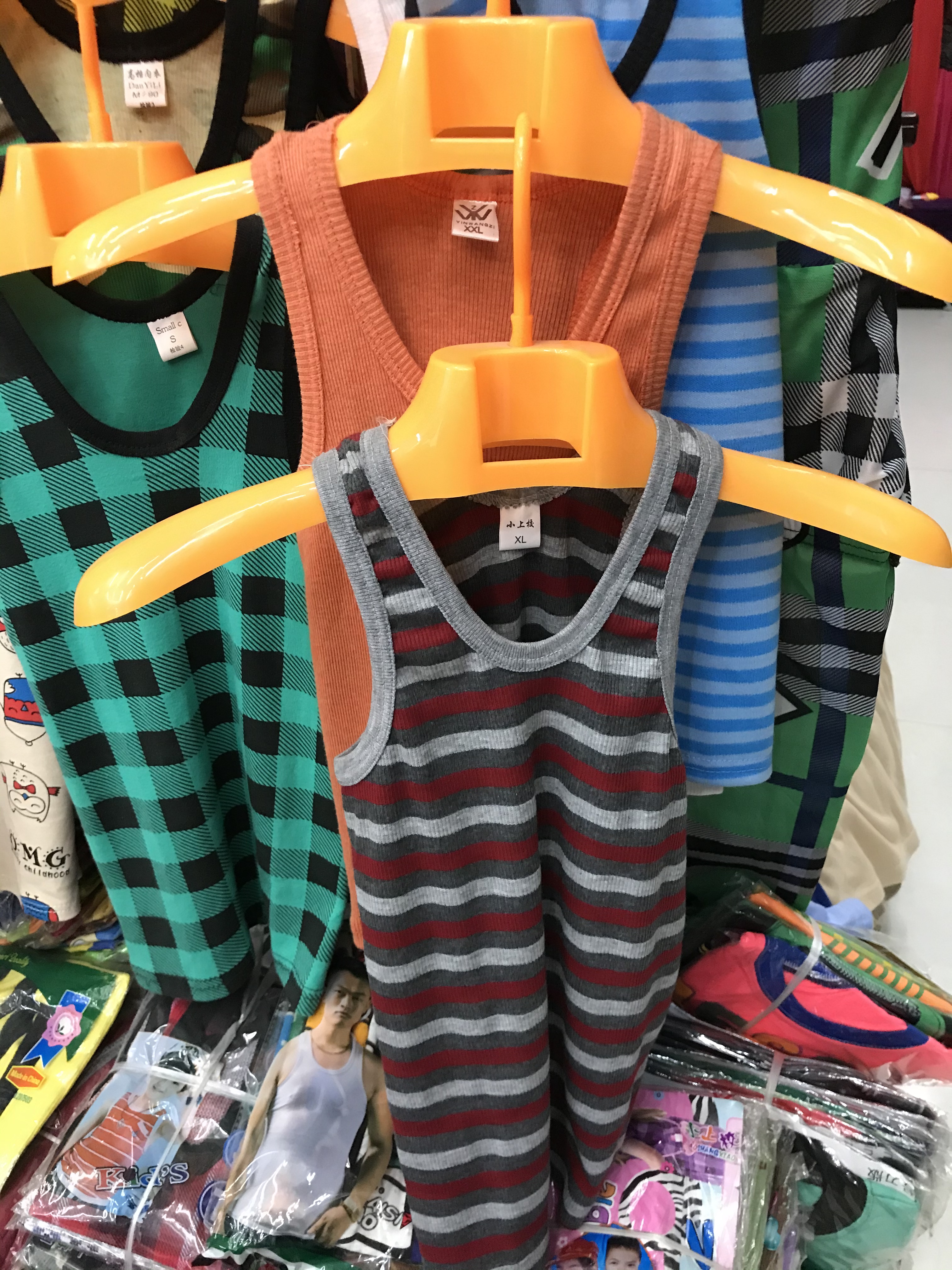 A sleeveless and miscellaneous vest for boys and children details Picture
