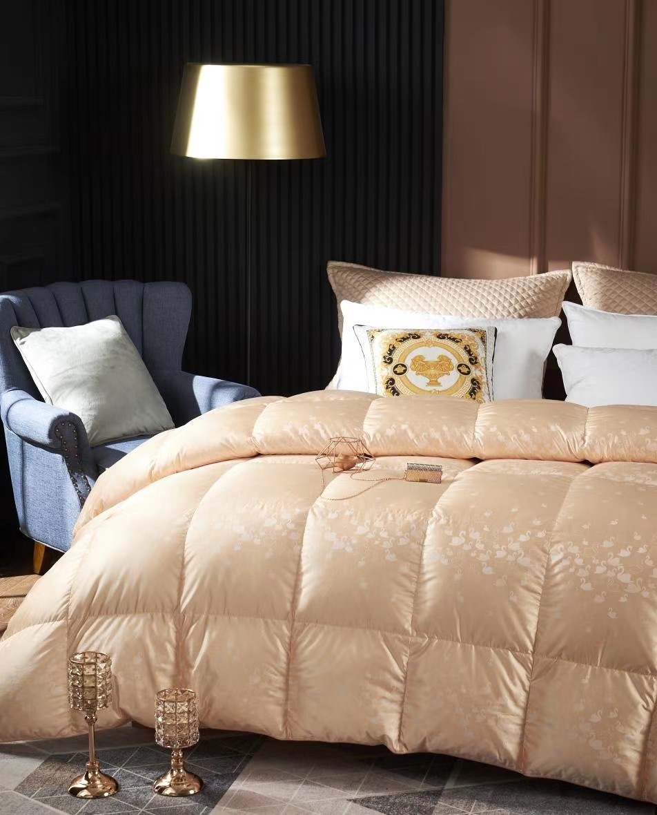 Silk-like goose down quilt Item Picture