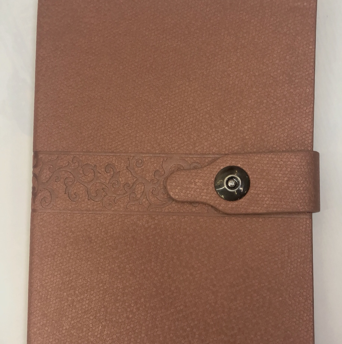 Organizador con hebillas metálicas
