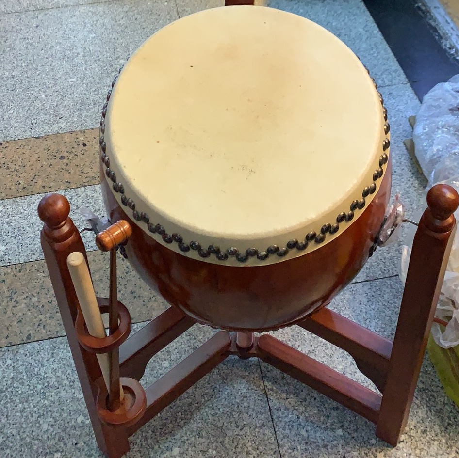 36公分高鼓，三脚鼓架一套