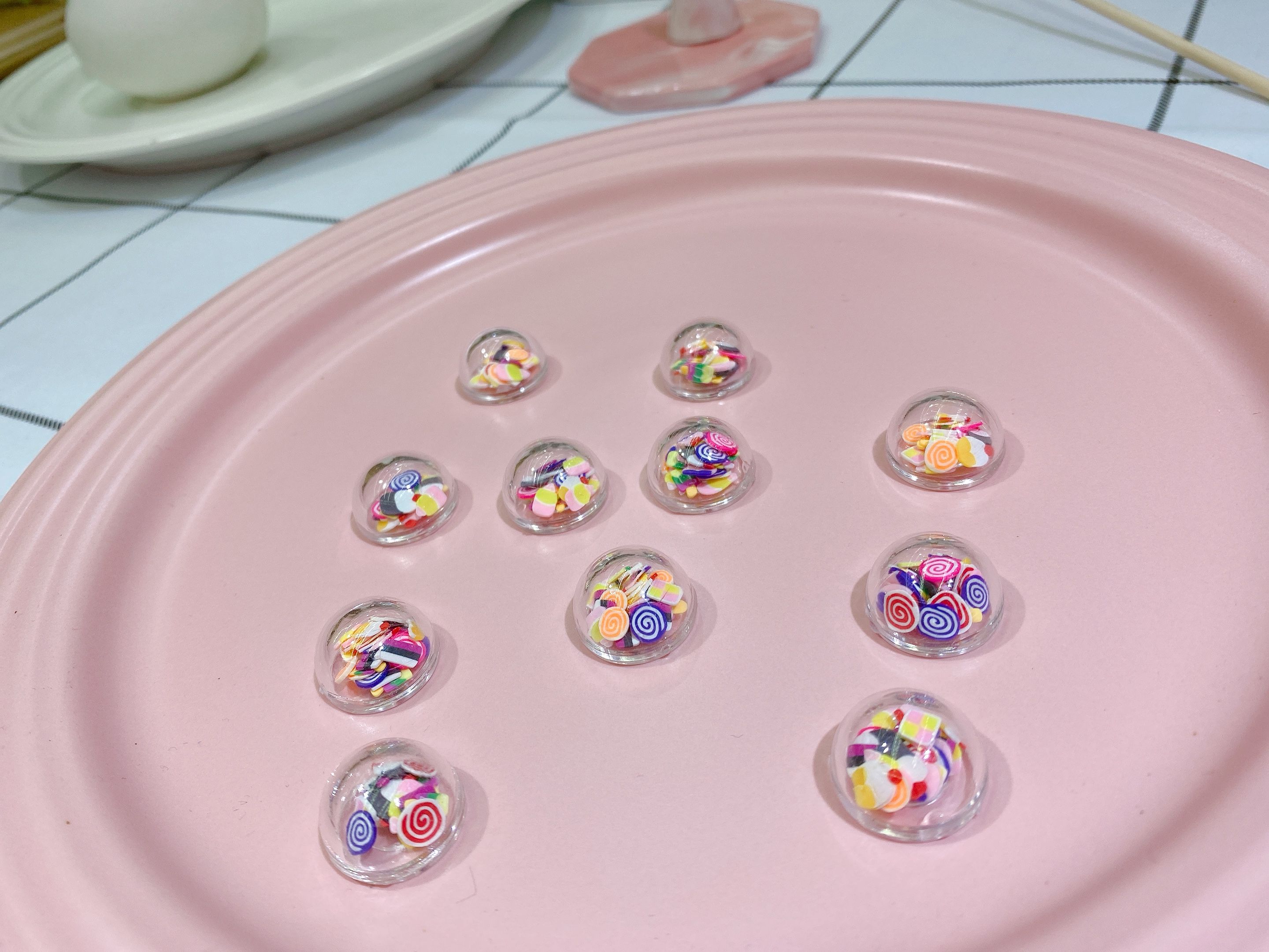 Acrylic semi-circular combination hair clip accessory detail image 6