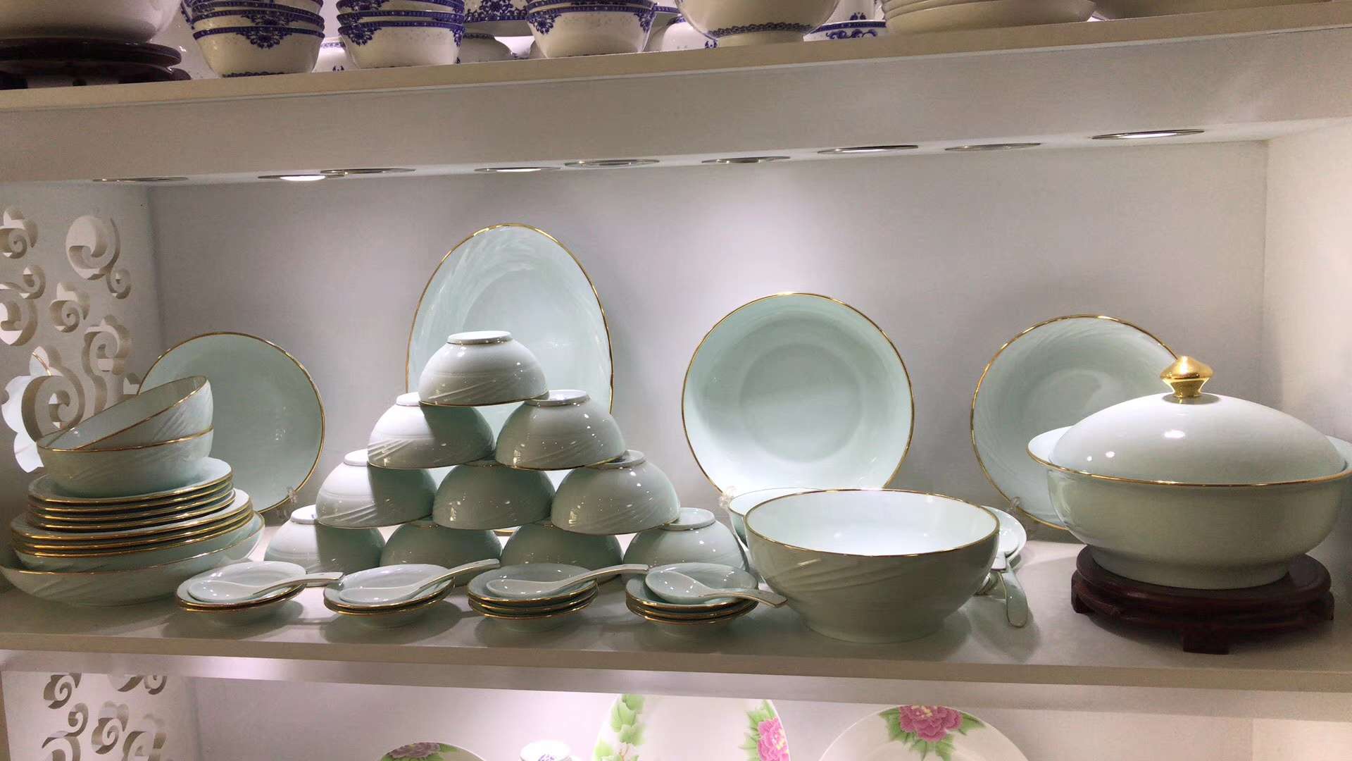 Yiwu Good jingdezhen top grade bone porcelain 48 head green glaze tableware set thumbnail
