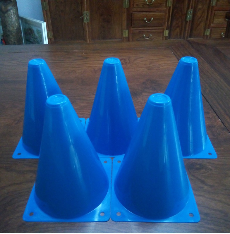 23Cm标准桶 路障生产批新款标志桶桶 路障筒 障碍锥路桩 足球训练装备器材白底实物图