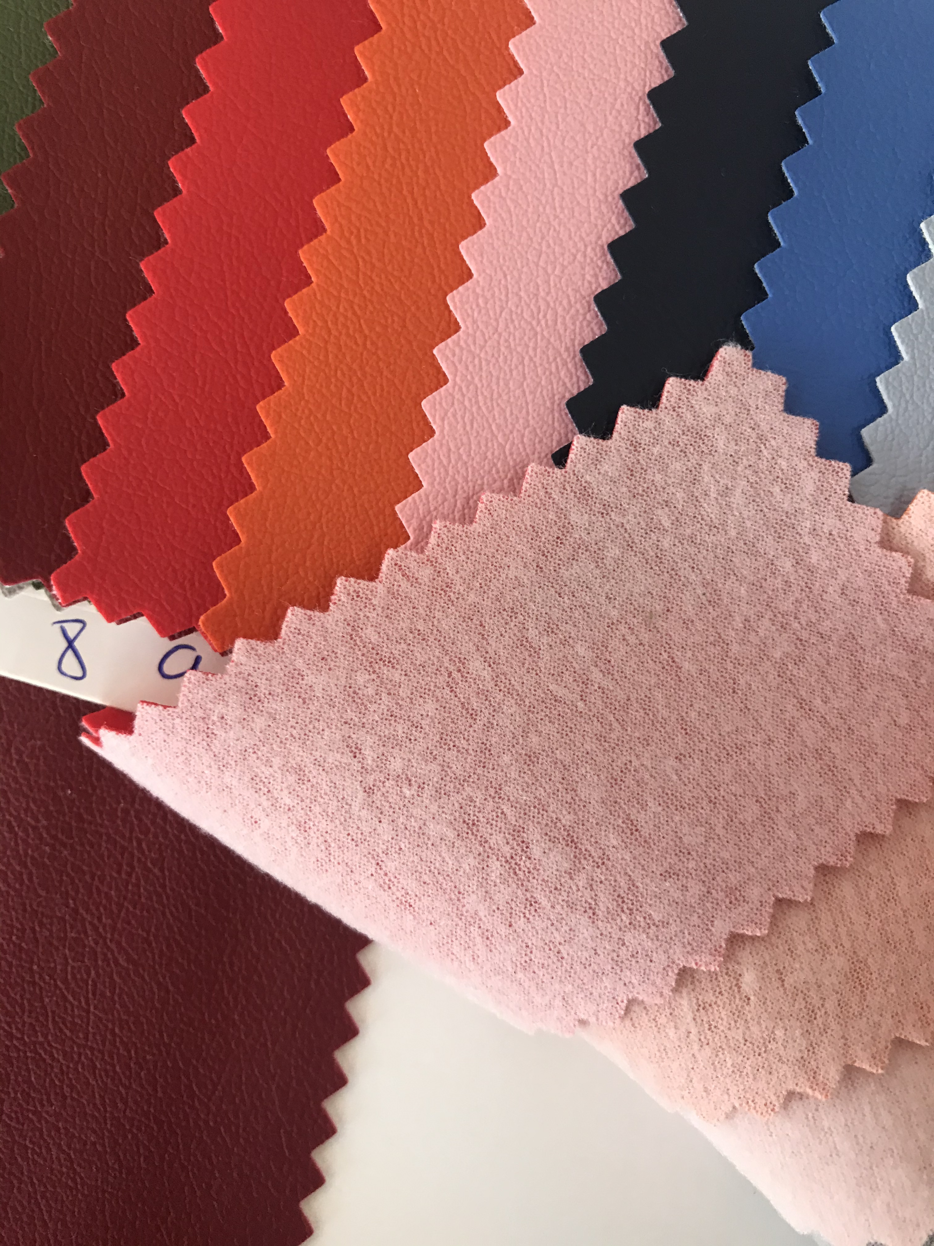 工厂直销环保皮革纳帕纹亚光细纹皮软面人造革PVC适用于箱包皮带服装帽子手套体育用品家装软硬包沙发详情图7