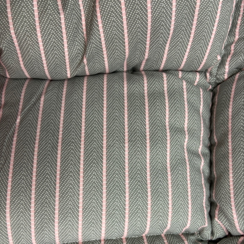 Striped winter quilt for the back-to-school season Specification image