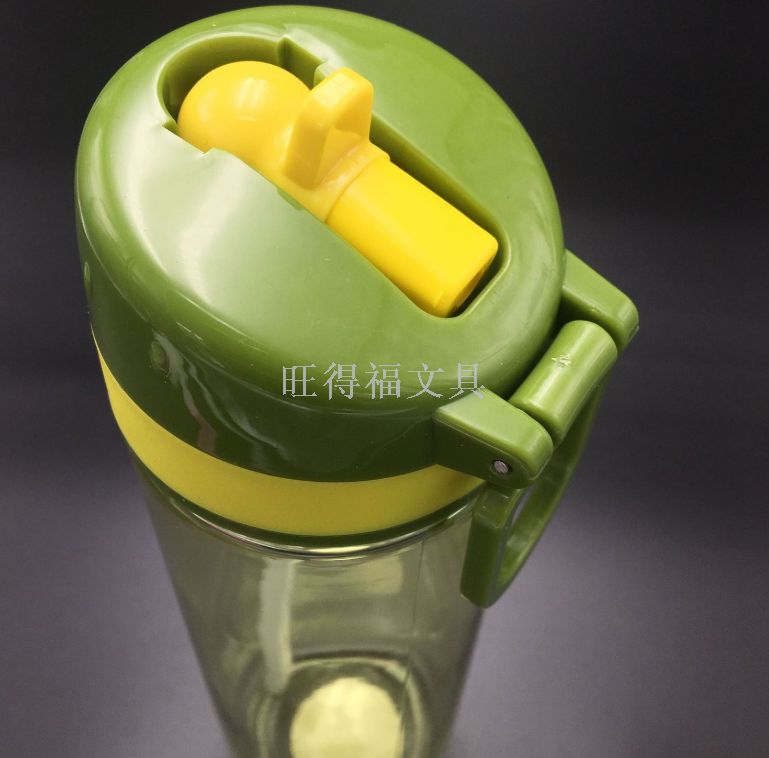 运动水壶实物图