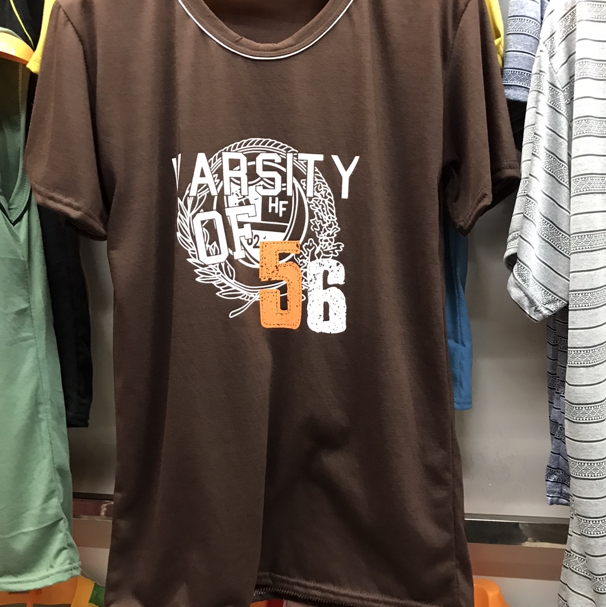 Men's short-sleeved, printed and mixed style with a round neck