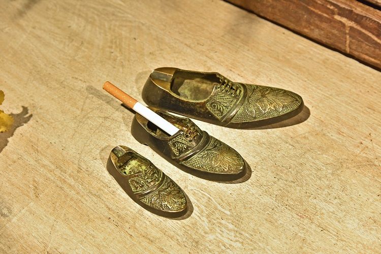 手工铜鞋形烟缸小号产品图