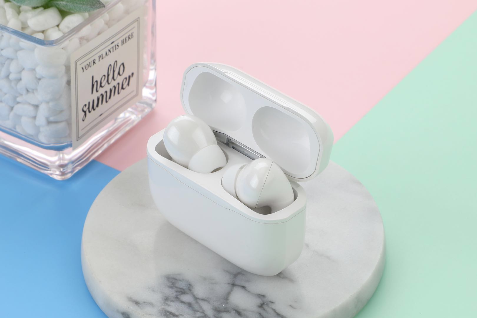 TG-13TWS Bluetooth dual-ear Headphones with charging case Application Scenario