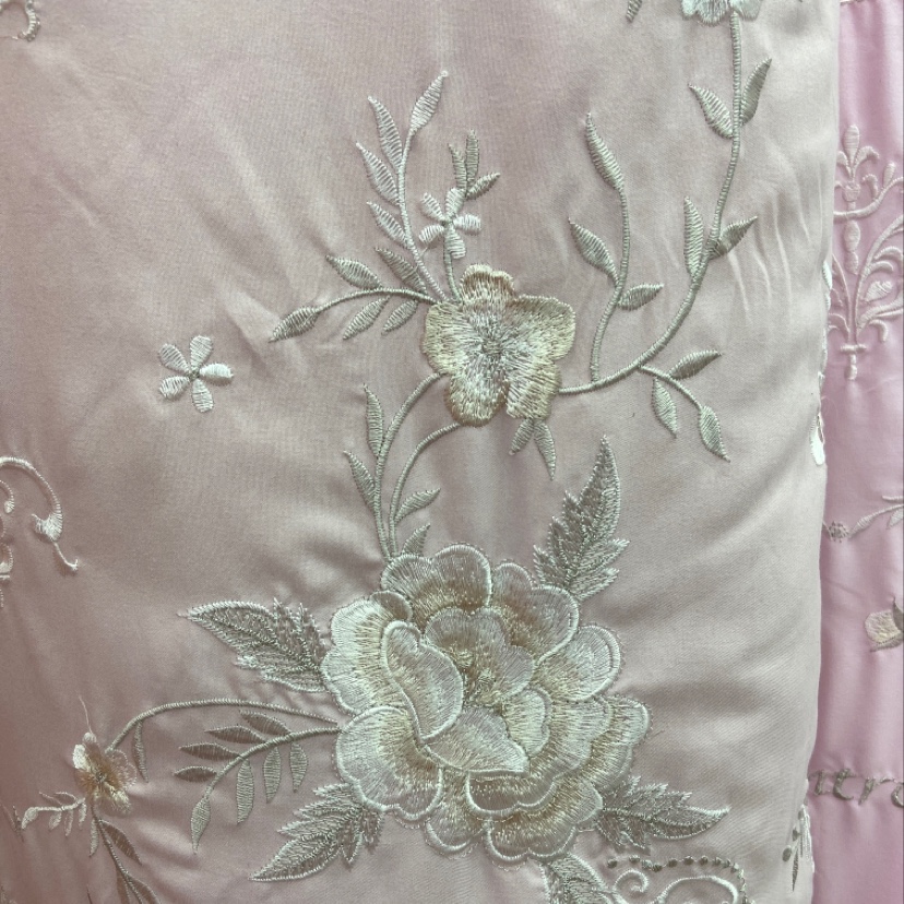 Pure cotton embroidered winter quilt brings spring warmth and blooming flowers