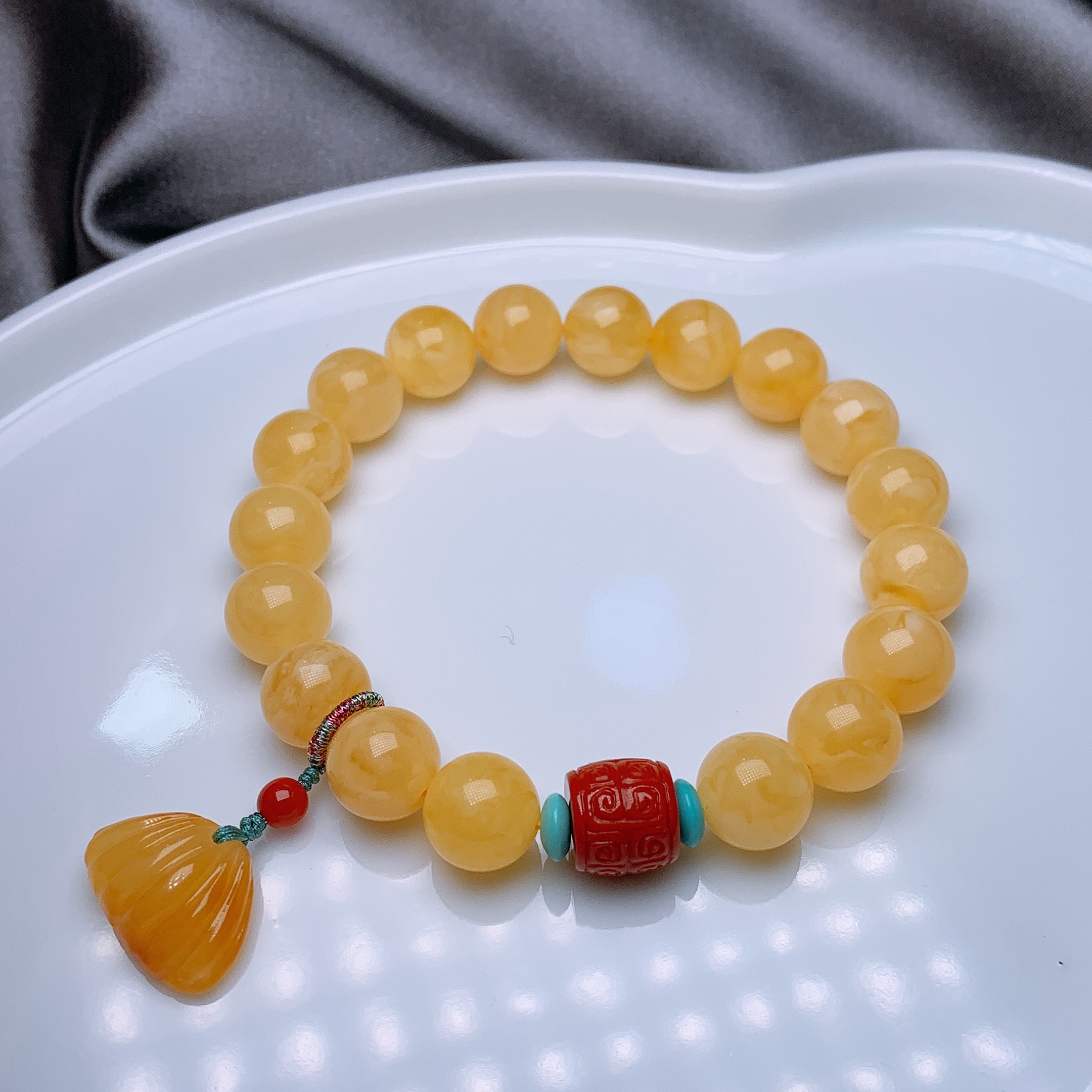 11mm natural chicken fat yellow beeswax bracelet details Picture
