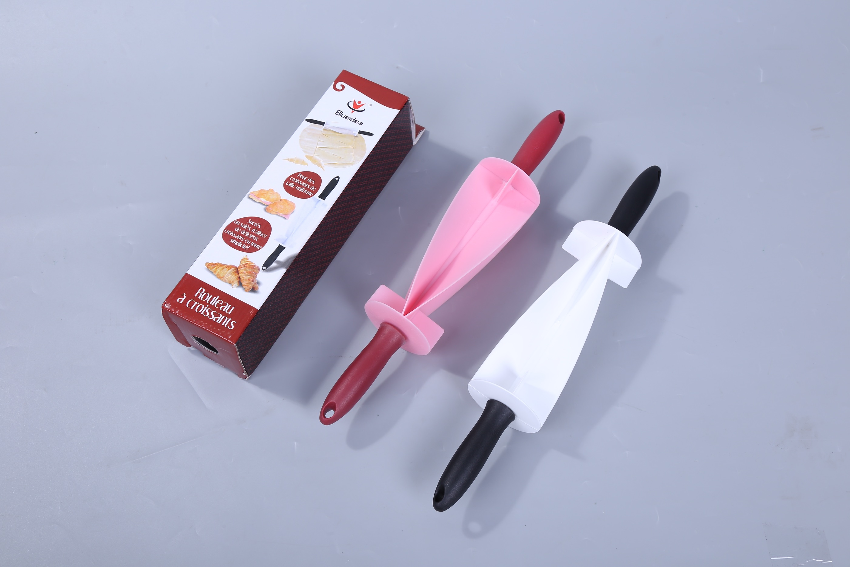 新款厨房烘培用具 多功能滚动牛角包切皮器面包模具厂家定制批发