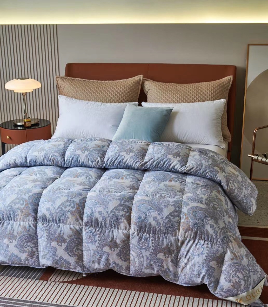 The white goose down quilt is in full bloom Specification image