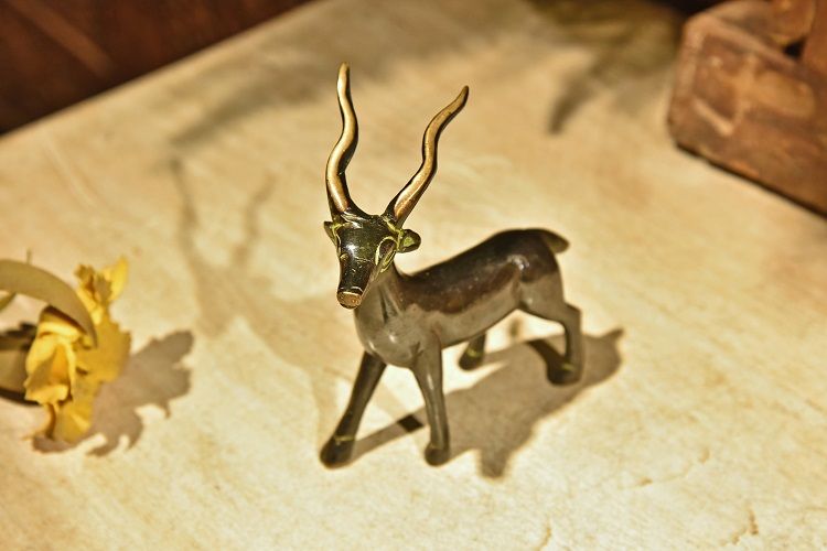 An Indian handcrafted copper deer Application Scenario