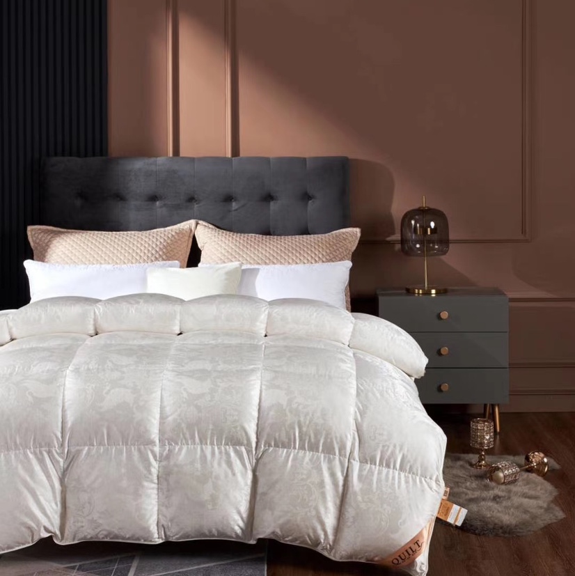 High-quality goose down quilt imitating silk