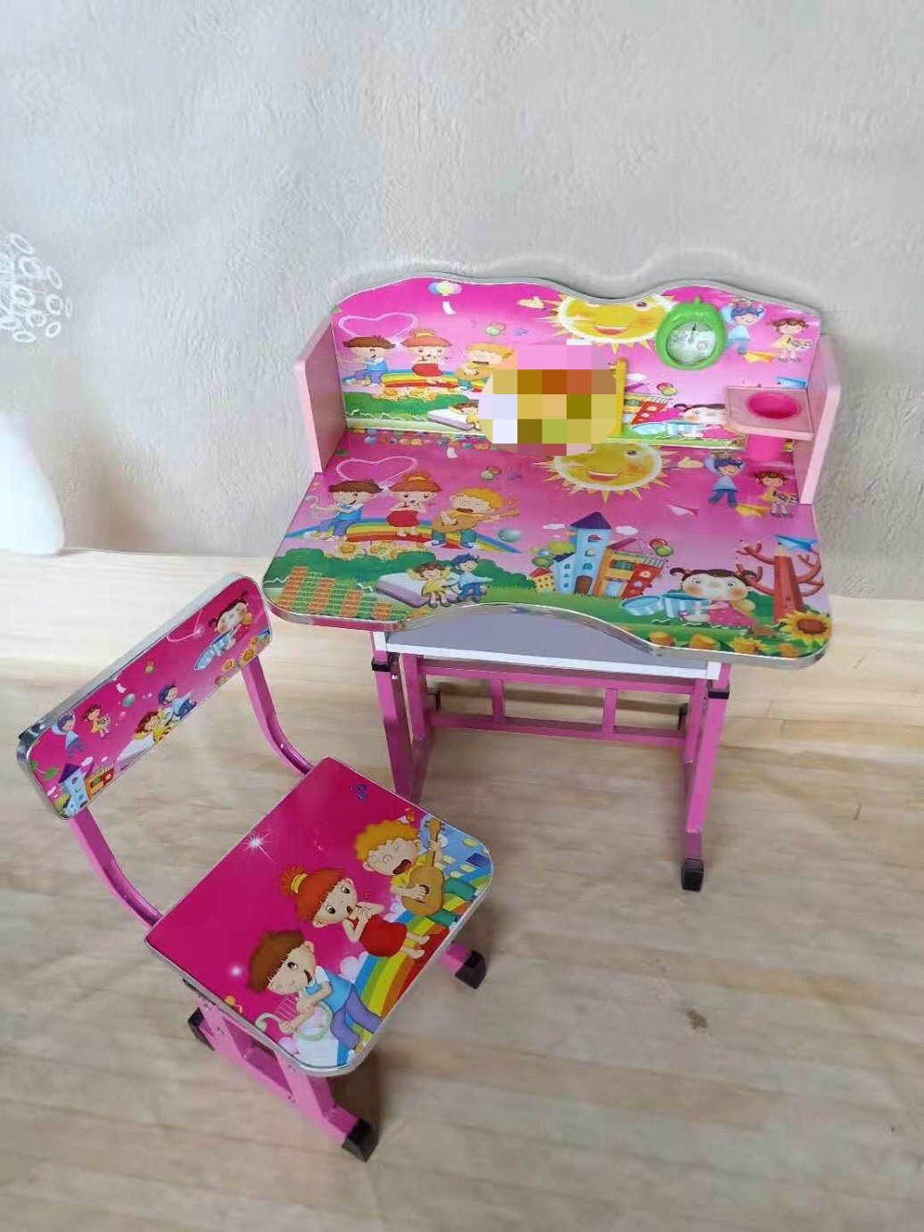 Study desks, children's desks and chairs, writing desks, student desks, desks and chairs, cartoon desks details Picture