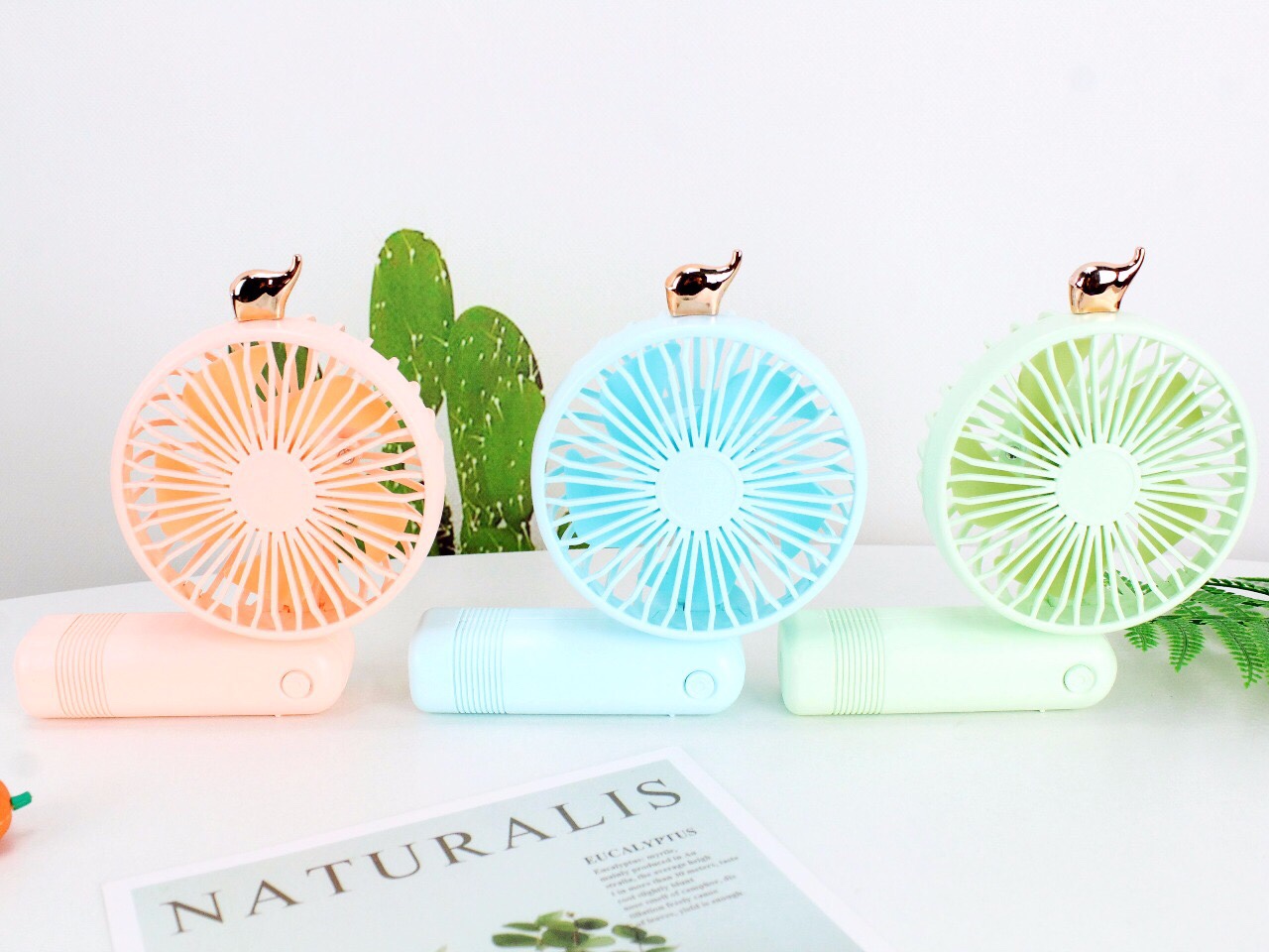 Portable folding cartoon mini fan USB charging mini fan Application Scenario