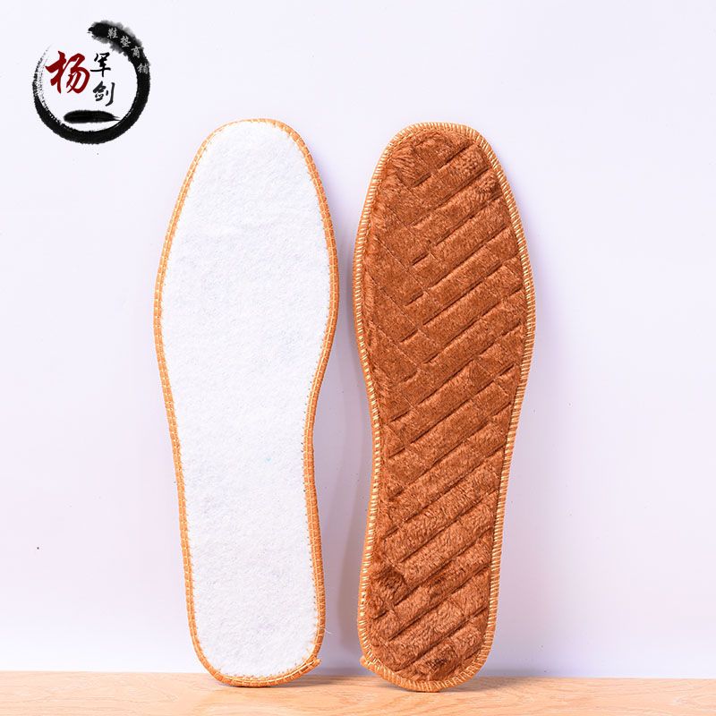 Warm embossed insoles for feet detail image 4