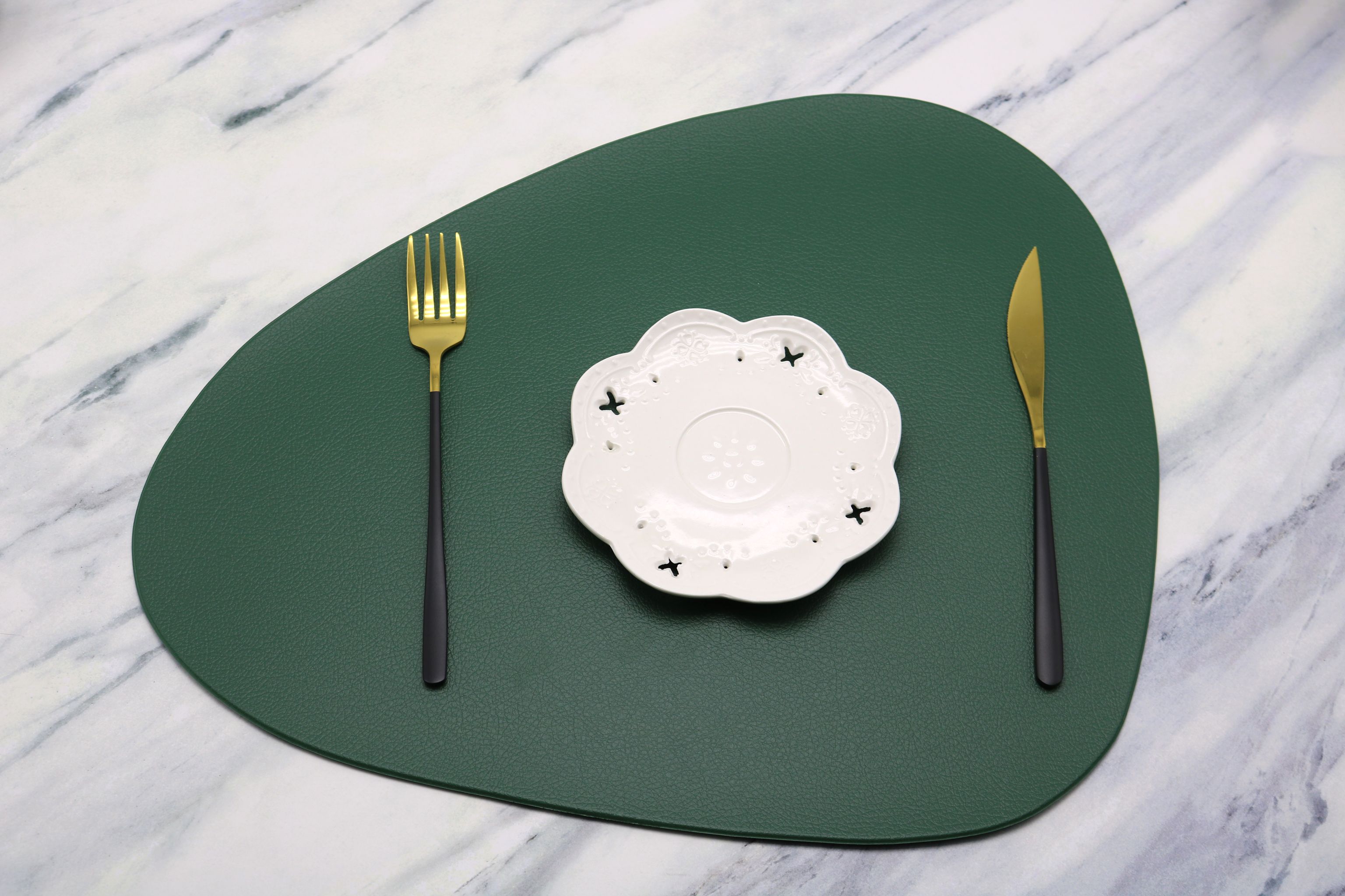 New PVC anti-slip and heat-insulating mat, European-style Western placemats, leather placemats, random patterns detail image 3