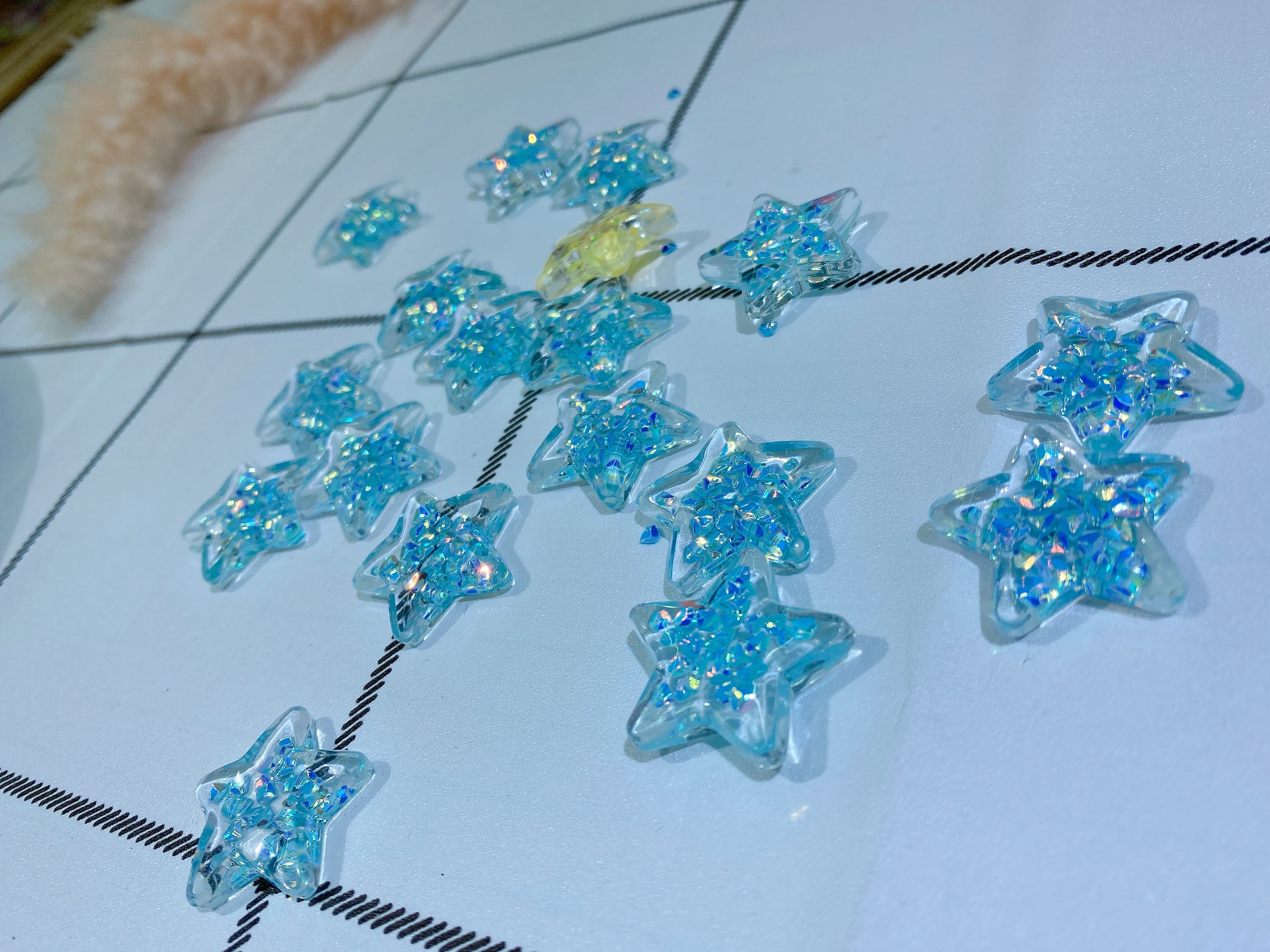 Acrylic half-sided five-star frozen oil sequin children's hair clip accessory