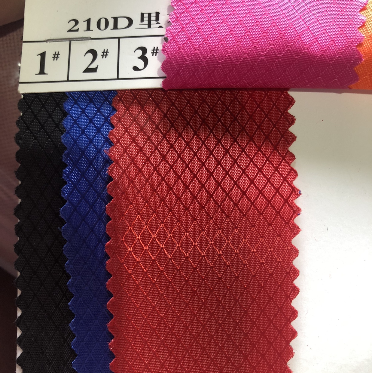 The glossy diamond-shaped checkered pu waterproof No. 3 bright red can be used as apron fabric 562