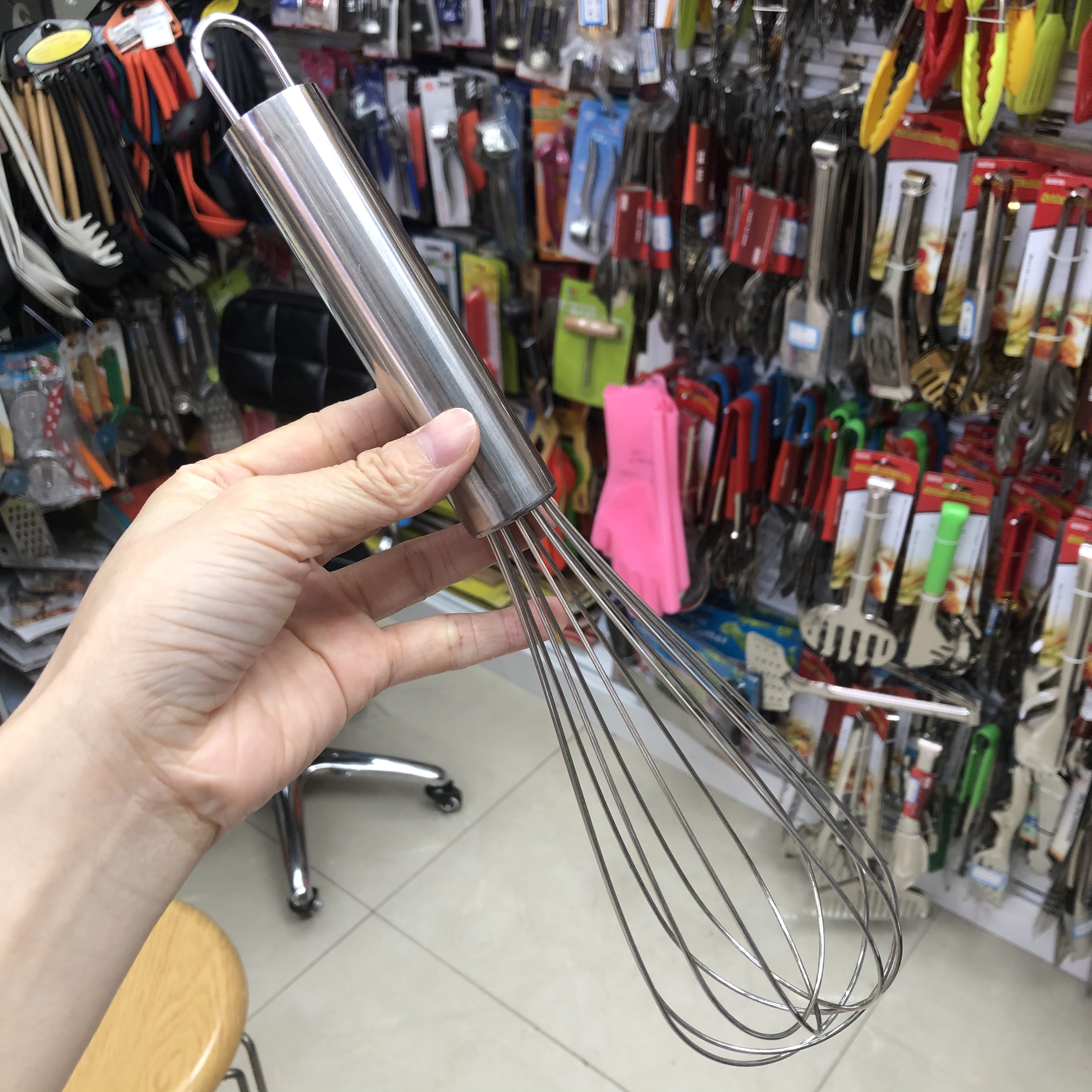 Baking supplies, 12-inch six-wire stainless steel large tube egg beater factory direct sales Application Scenario