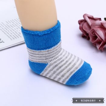Soft and comfortable baby's cotton mixed color striped socks Application Scenario