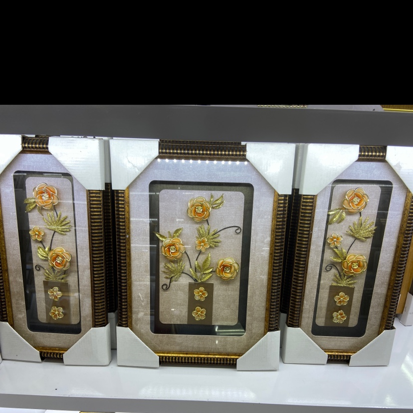 Three-dimensional photo frame