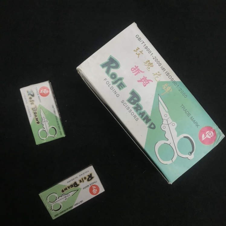 Small travel scissors Folding cut Roses brand small folding scissors Portable scissors household scissors thumbnail