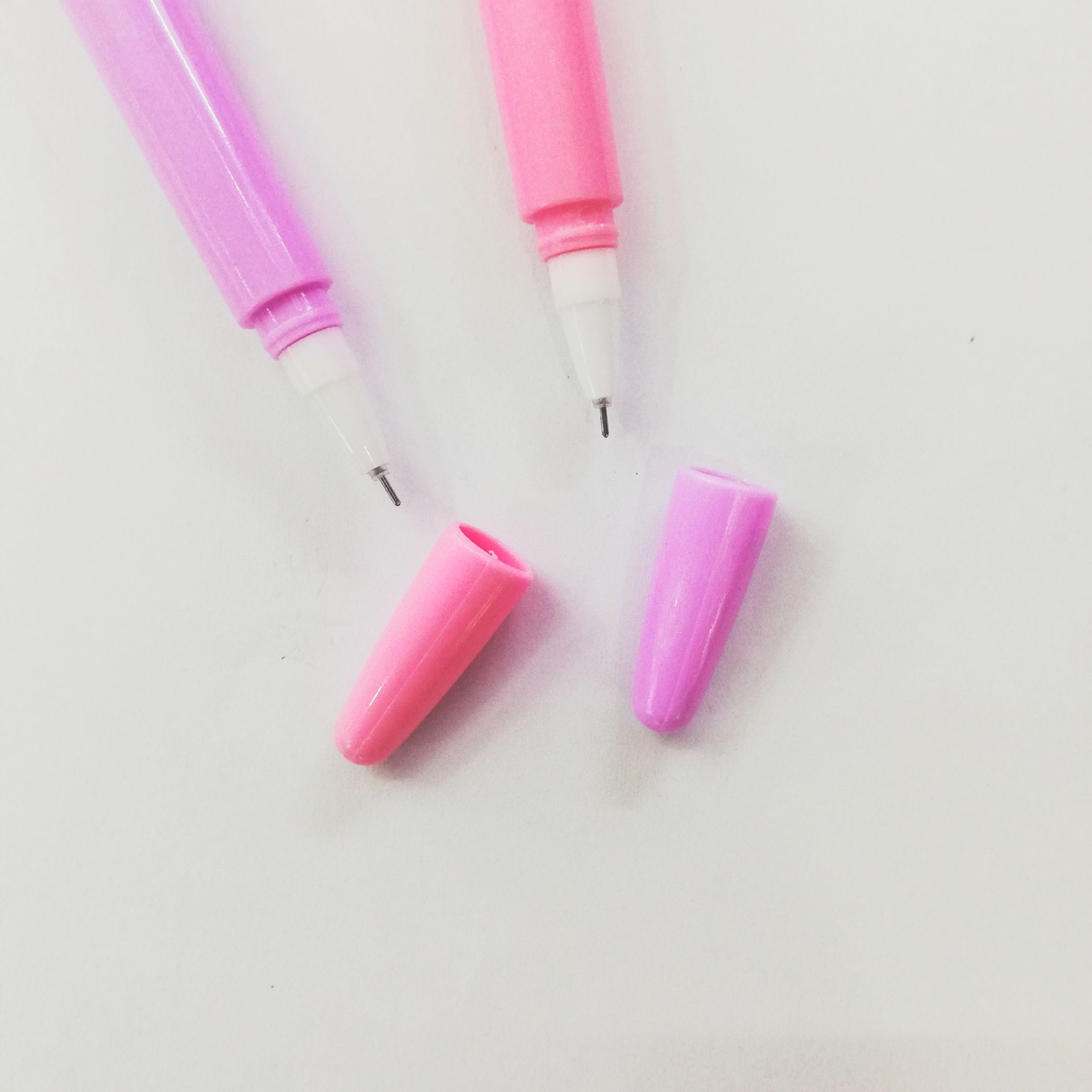 Lindo unicornio colorido con forma de arena movediza pluma neutral Specification image