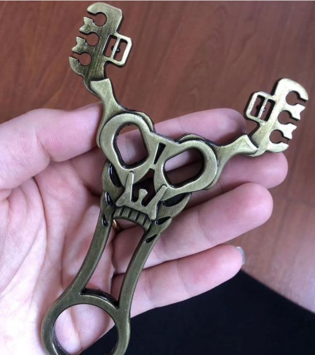 Wholesale price of three card six material version of the priest zinc alloy slingshot