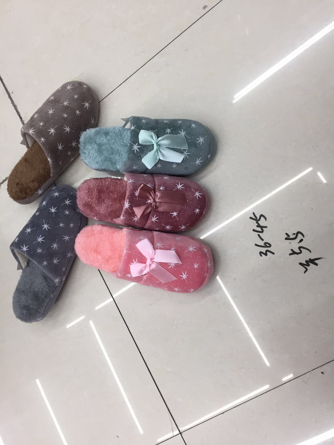 Home plush anti-slip slippers wholesale for export 41485 slippers autumn and winter home slippers anti-slip new style wholesale for export