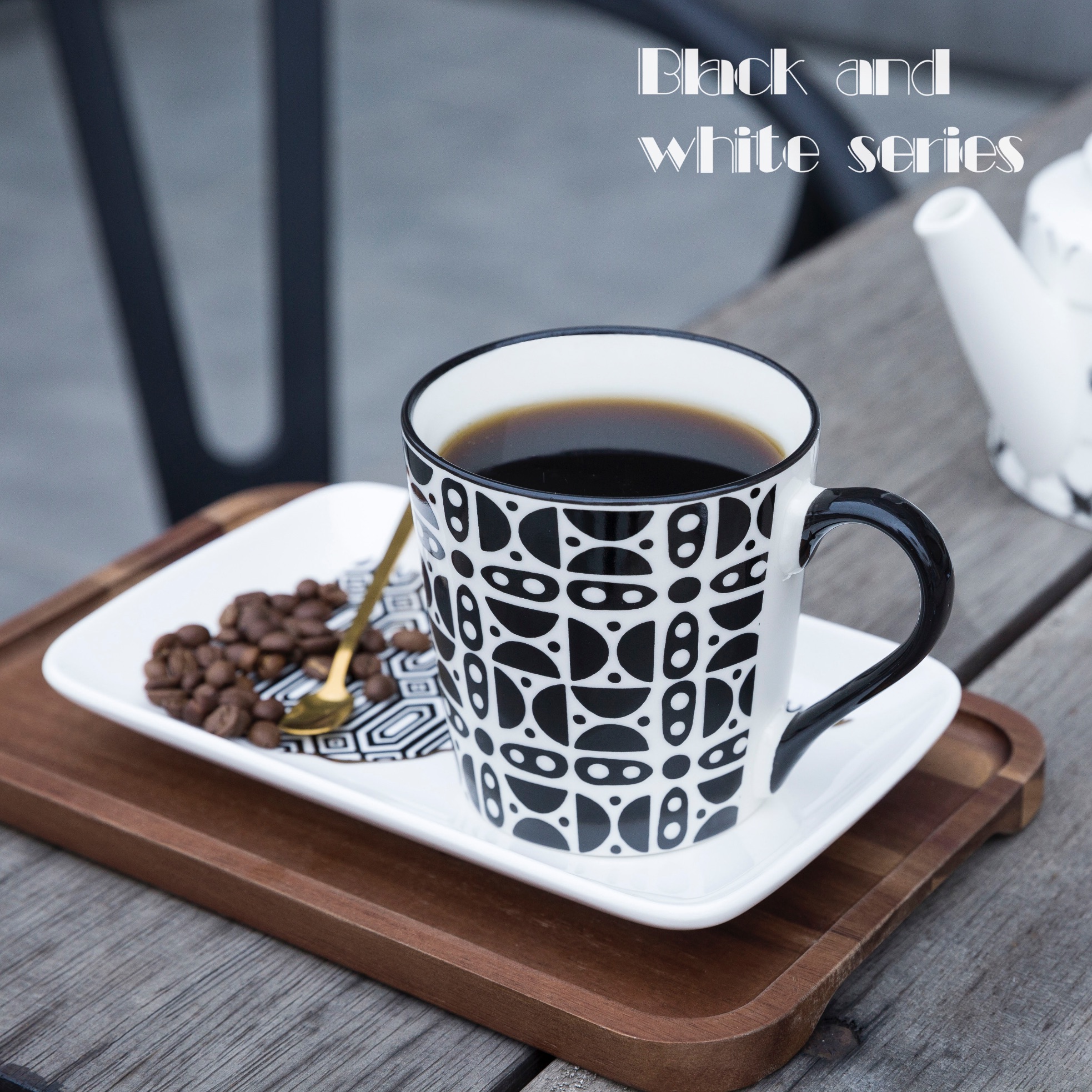 Factory direct sales of black and white applique series colored glazed ceramic mugs Specification image