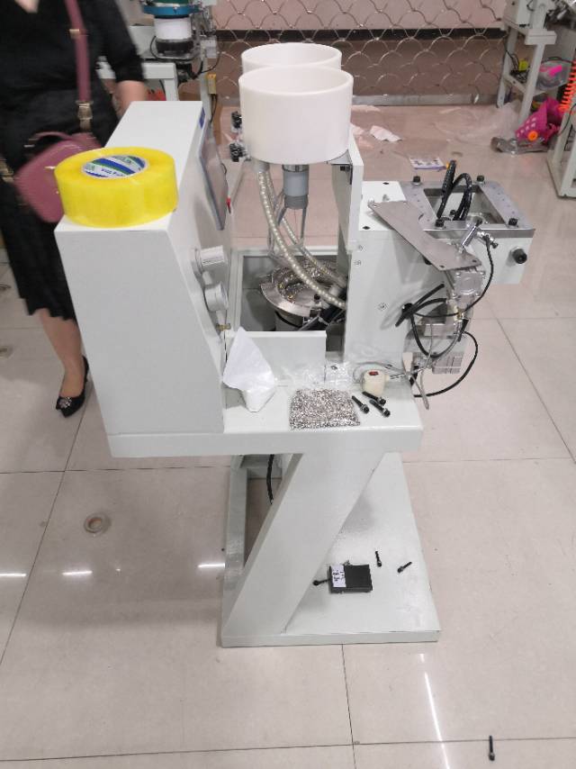 The manufacturer independently developed a fully automatic beading machine pic 2