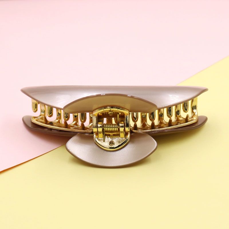 Korean Super Size Hair Clip Vertical Clip Solid Color Clip Clip Hair Hair Ponytail Clip Acrylic Hair Clip Hair Accessories Application Scenario