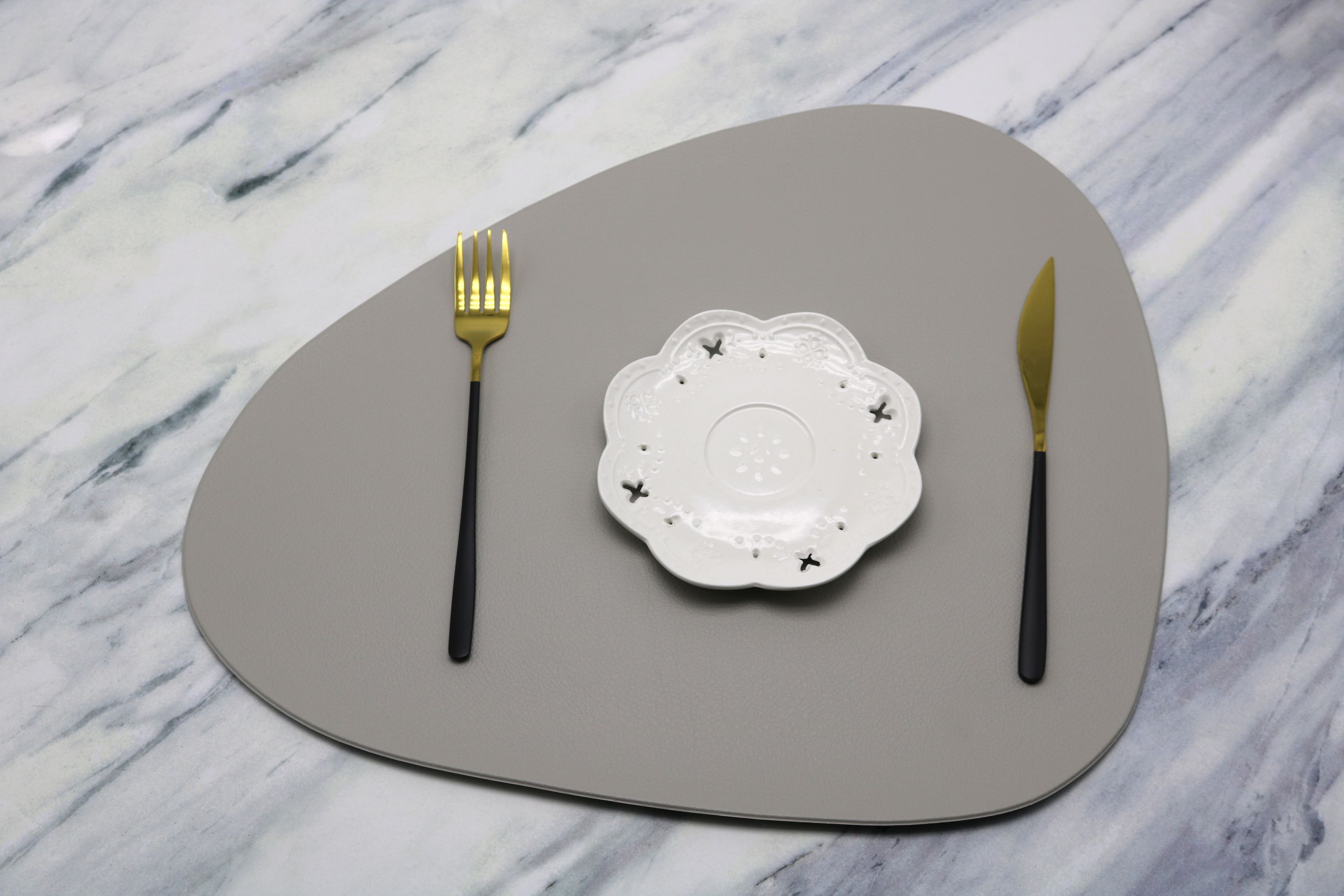 New PVC anti-slip and heat-insulating mat, European-style Western placemats, leather placemats, random patterns detail image 2