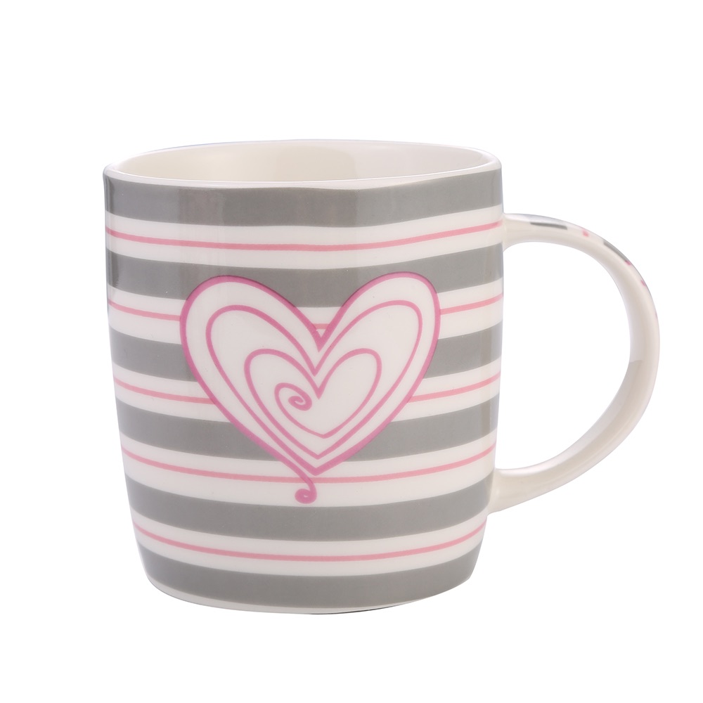 Factory wholesale ceramic mugs with heart-shaped flower surface series Application Scenario