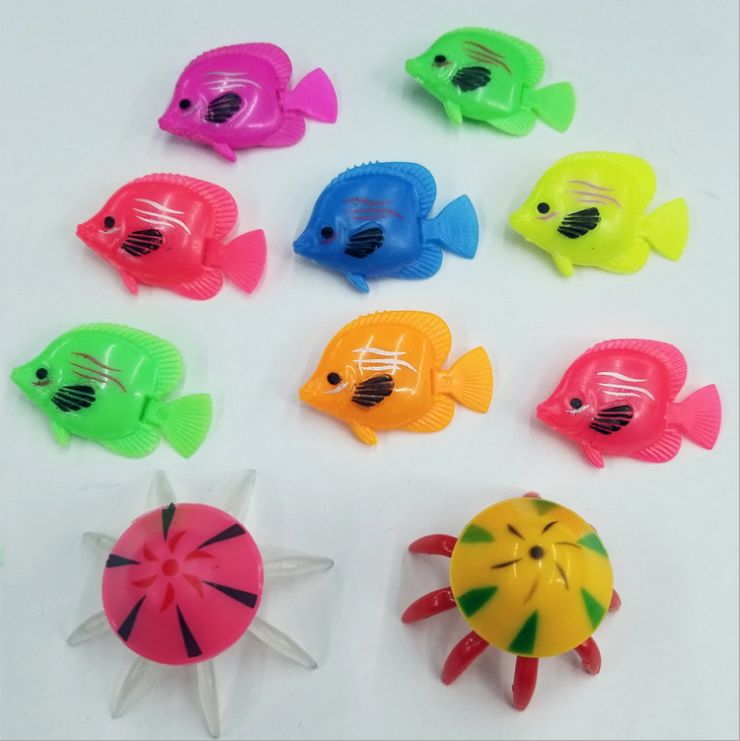 Yiwu good goods fish tank decoration floating plastic fish 10 a bag tank Octopus plastic jellyfish simulation small fake fish