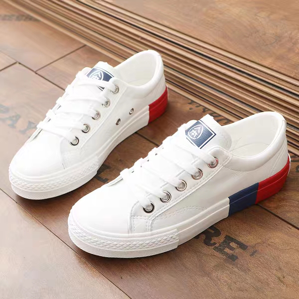 女式帆布鞋实物图