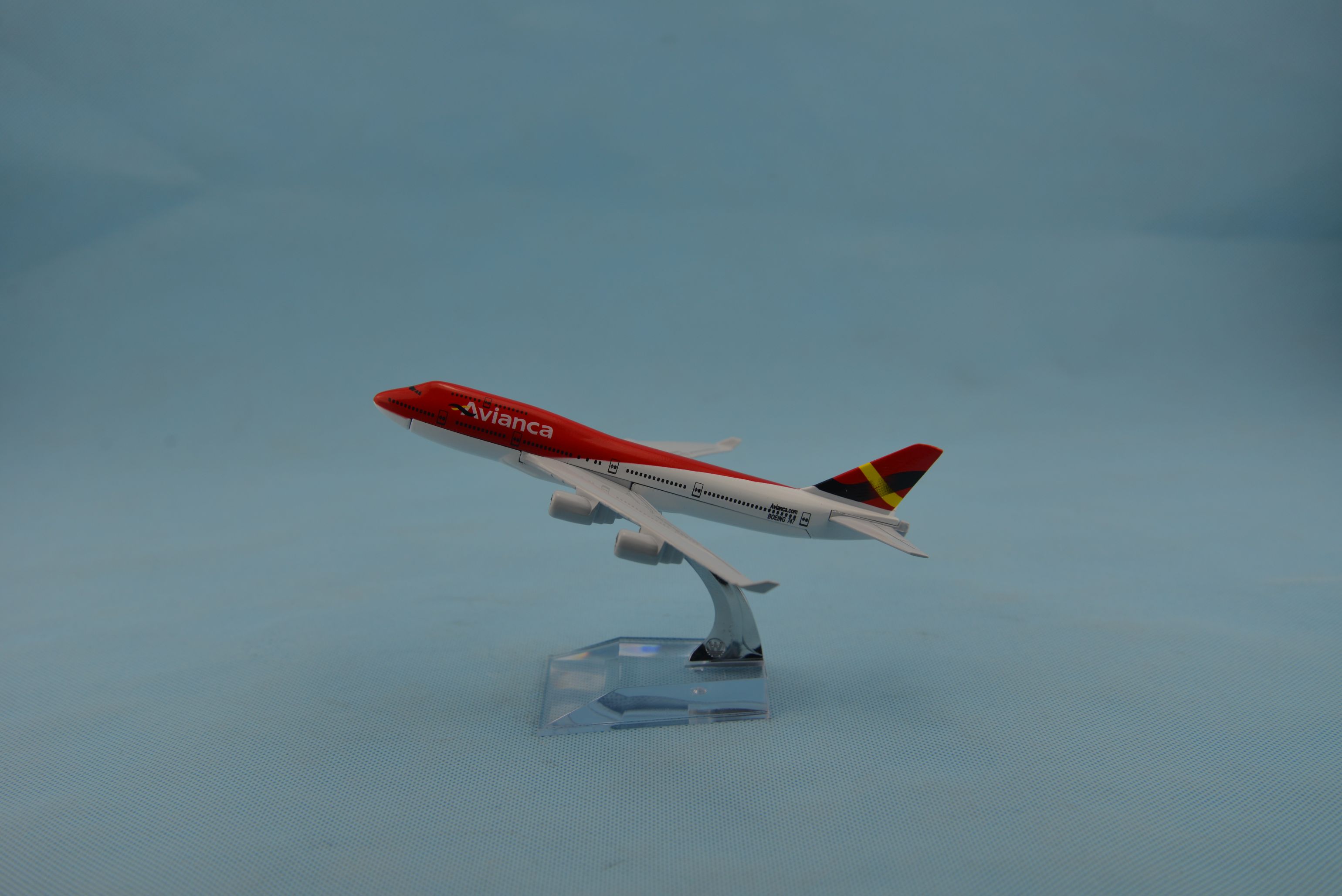 Model aircraft (16CM Columbia Airlines B747-400 red) metal aircraft alloy model aircraft