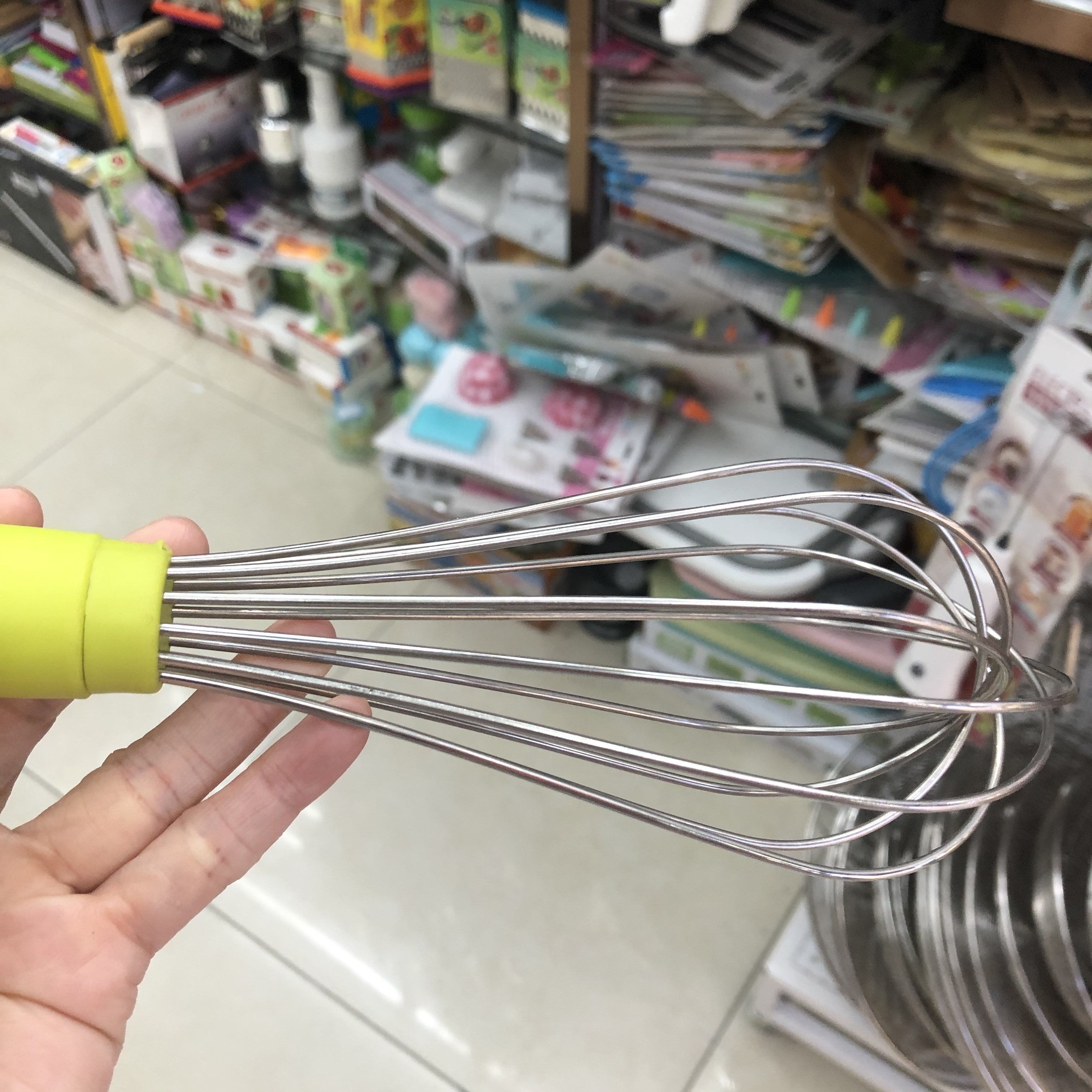 Kitchen Supplies, Baking Supplies, 6-Wire With Bottle Opener 12-Inch Whisk Application Scenario