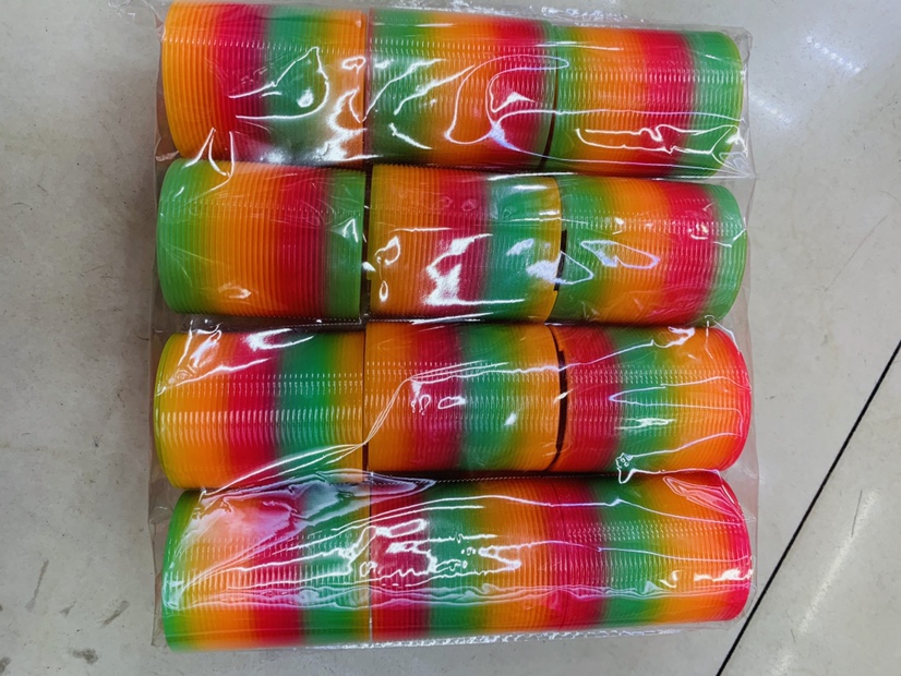 台湾色5.3con直径弹簧彩虹圈彩虹塔创意儿童益智玩具彩虹圈魔术玩具弹弹圈玩具