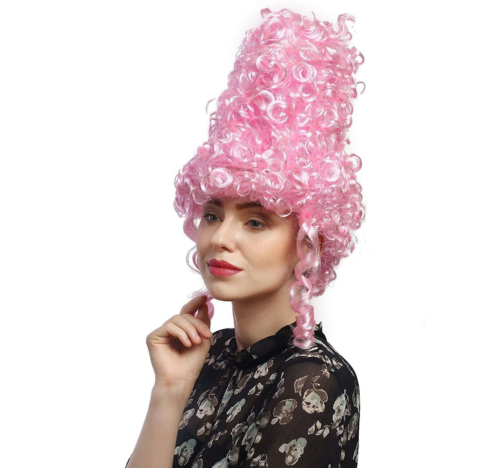 Custom-made wigs and hair covers for noble ladies to increase their height