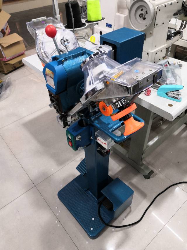 The new type of fully automatic high-performance buttoning and nailing machine independently developed by the manufacturer detail image 3
