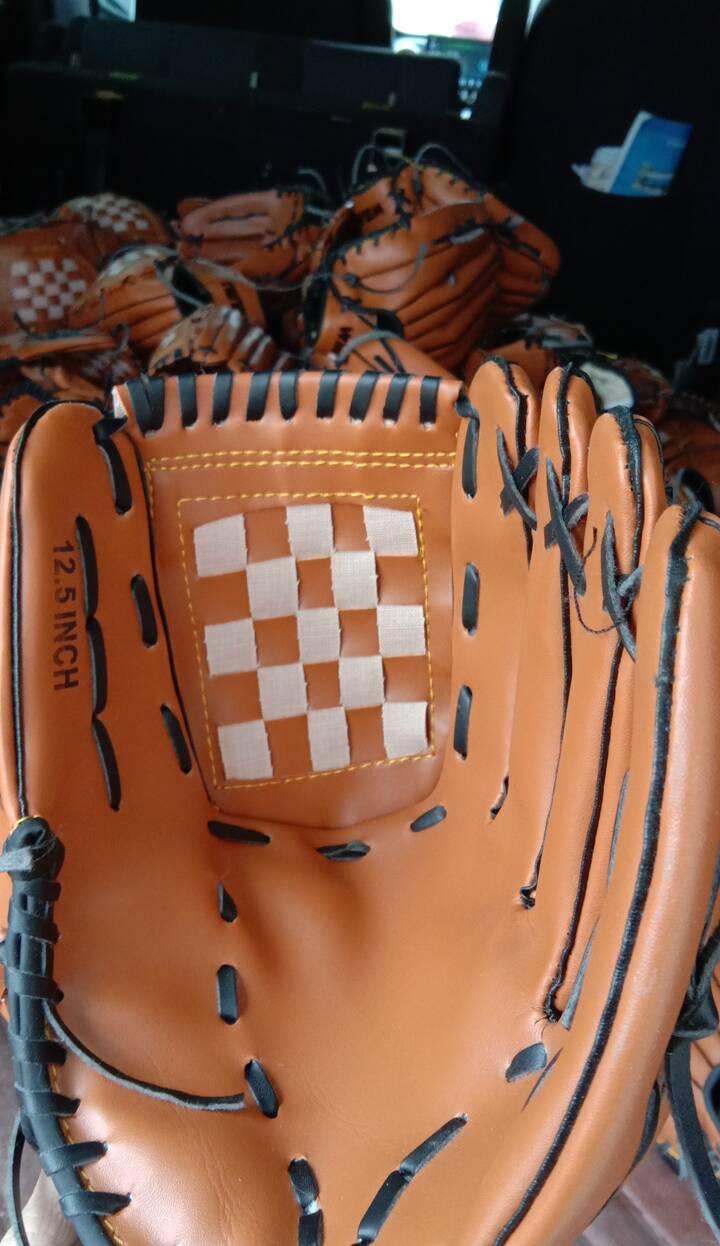 Baseball glove 9-12 inch PVC material regular practice parent-child game big supermarket promotion, etc thumbnail