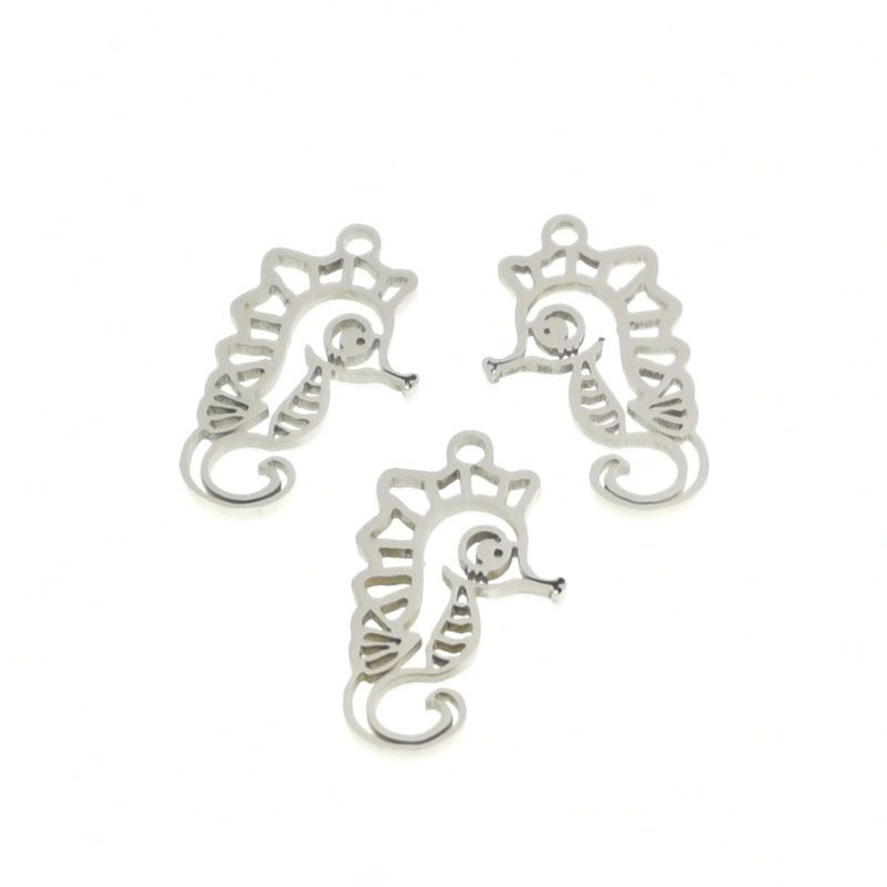 Titanium steel seahorse pendant necklace for women personality retro pendant for autumn and winter all-match sweater pendant for girls