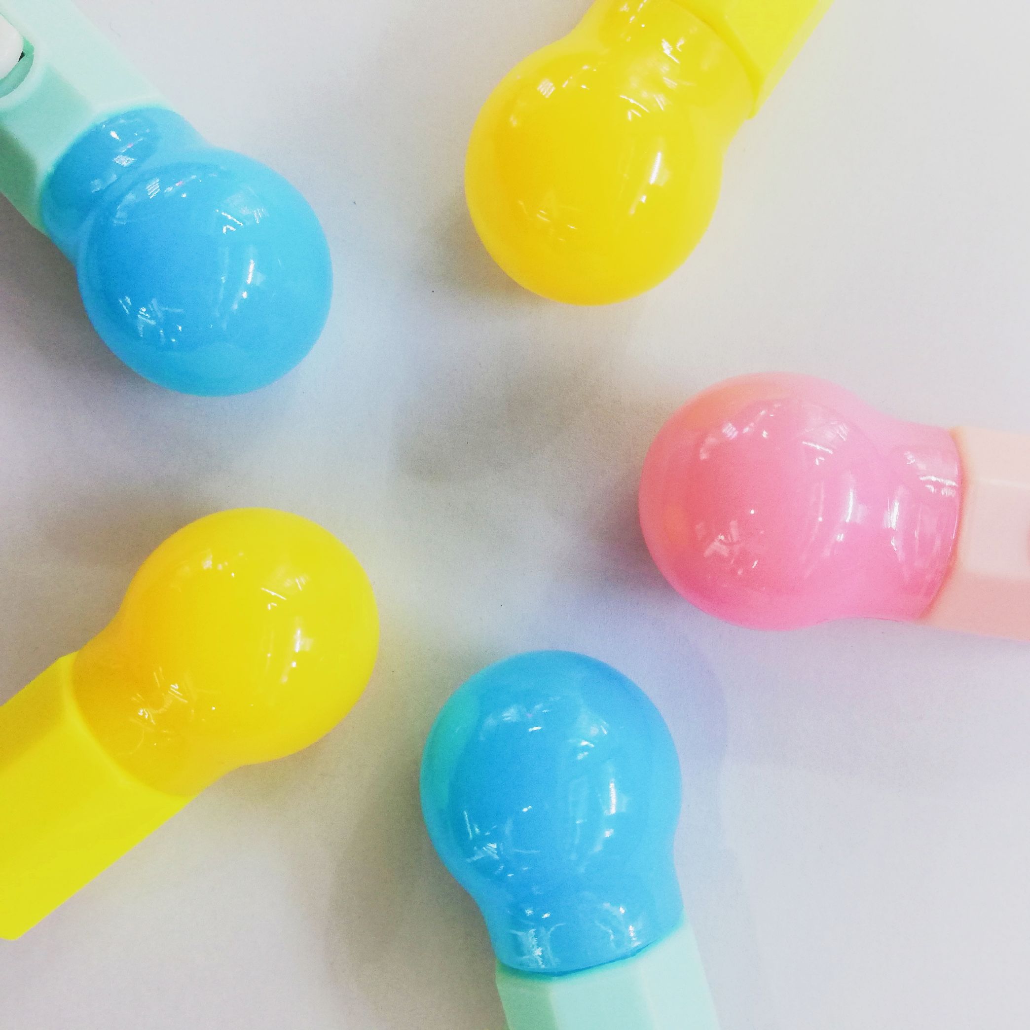 多彩发光小灯泡中性笔