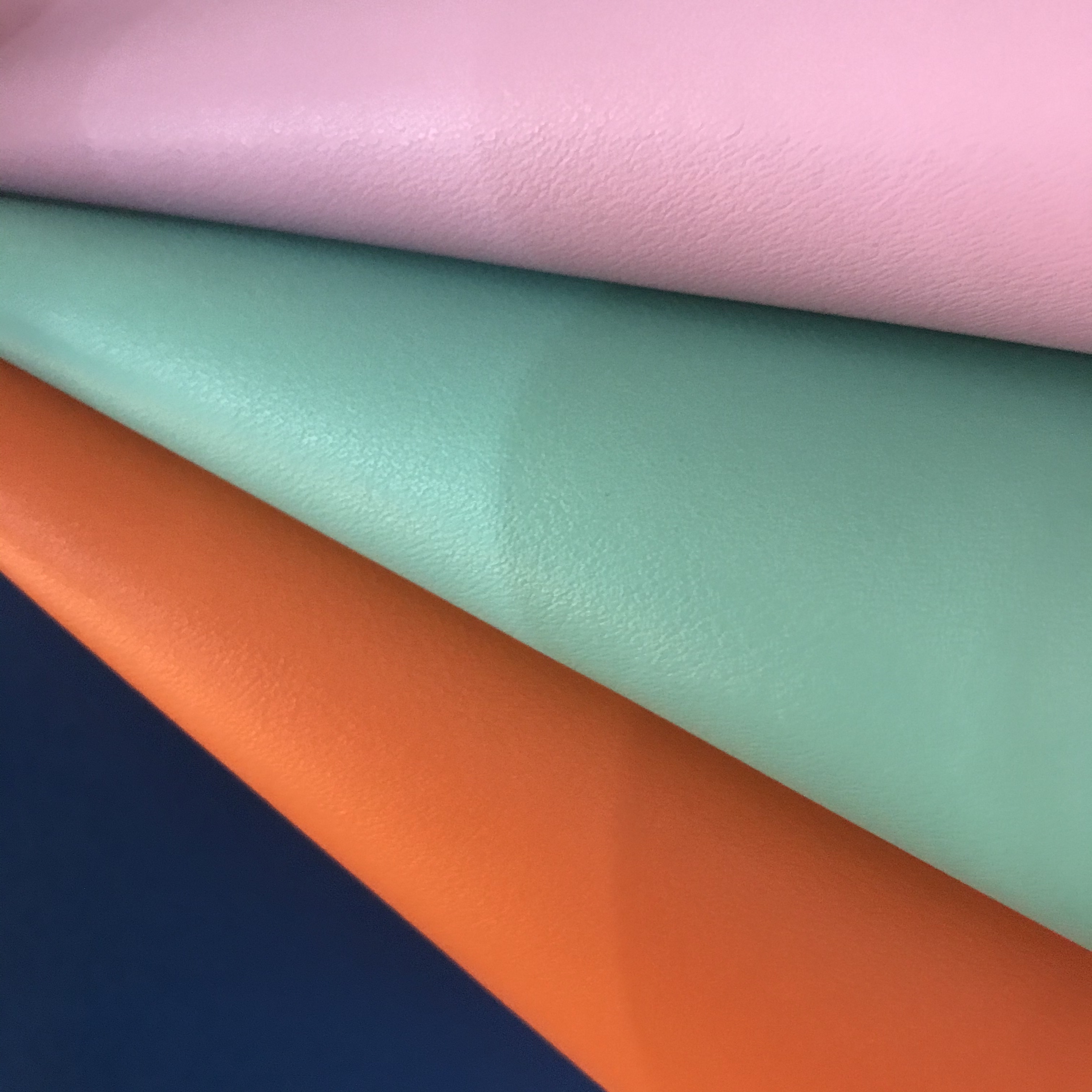 优质环保1.0毛底R61纹PVC皮革面料箱包手袋人造革详情图6