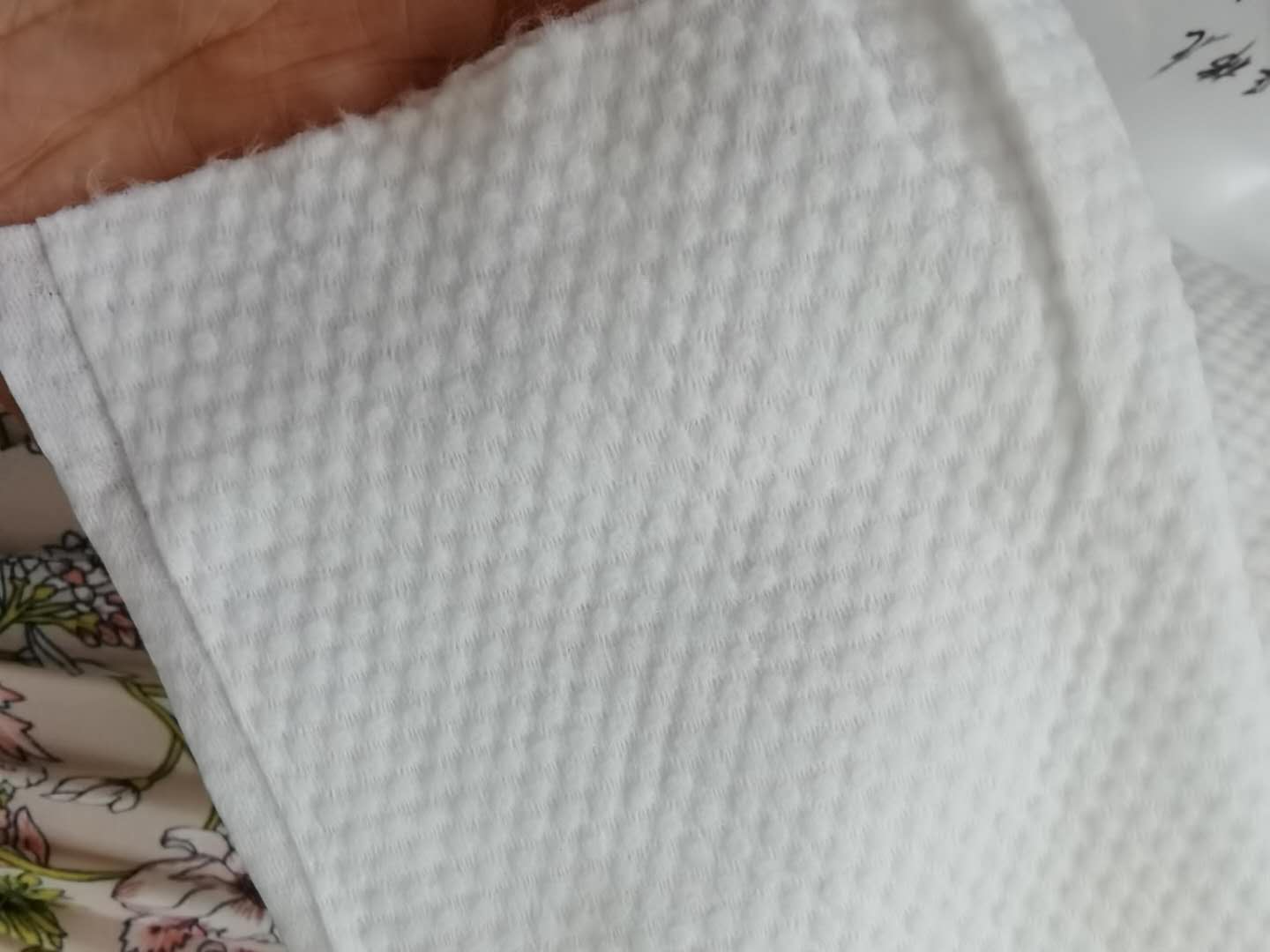 独立包装卸妆湿巾/压纹化妆棉/洁丽雅产品图